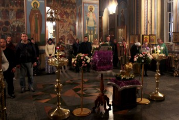 Ночным богослужением ознаменовалось пребывание Ковчега с мощами блаженной Матроны Московской в Свято-Иннокентьевском храме