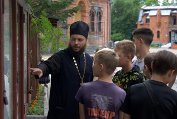 Воспитанники «Петрынинского центра» посетили один из старейших храмов Хабаровска