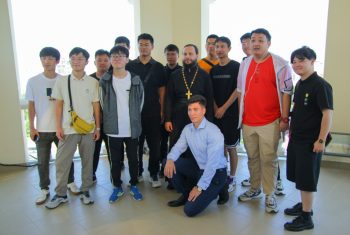 Студенты из Китая познакомились с Православием и деятельностью Хабаровской епархии