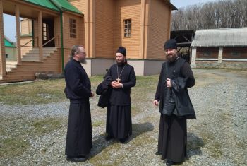 Настоятель Иннокентьевского храма посетил Свято-Троицкий мужской монастырь
