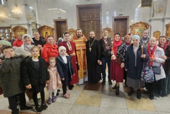 Благодатный огонь прибыл в храм свт. Иннокентия Иркутского