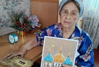 В Рождество все немного волхвы: пожилые прихожане получили рождественские подарки