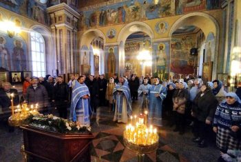 В храме св. Иннокентия Иркутского молитвенно отметили праздник Введения во храм Пресвятой Богородицы